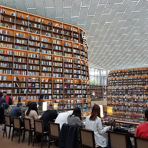 別馬堂図書館2階