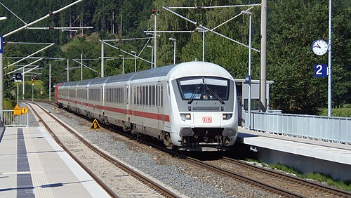ドイツの都市間列車。機関車が後方から走行している様子がはっきりとわかる。