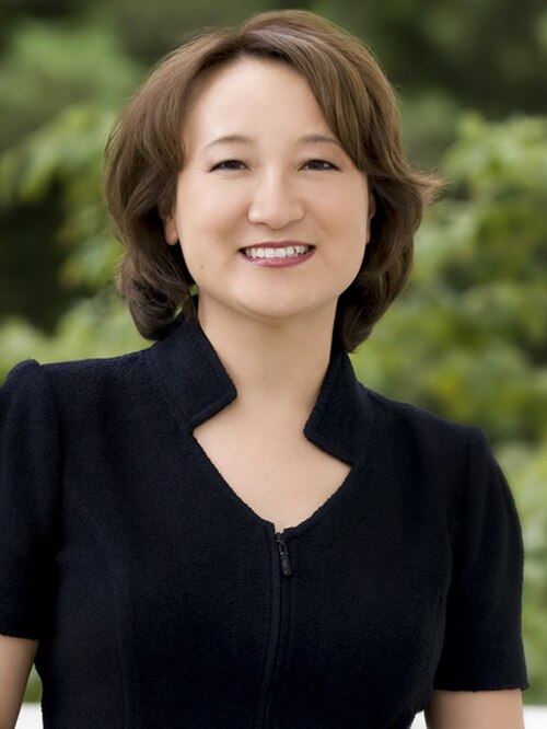 メアリー・ハヤシ（MBA取得）、民主党所属、元カリフォルニア州議会議員。カリフォルニア州議会史上初の韓国系アメリカ人女性議員。