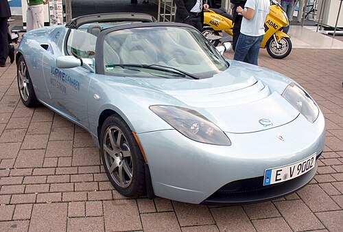 テスラ ロードスターは、現代の電気自動車の誕生に影響を与えました。