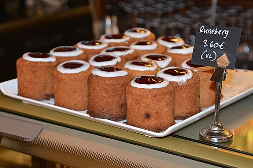 ルーネベリ トルテは、アーモンドとアラック（またはラム酒）で味付けされたフィンランドの伝統的なペストリーです。