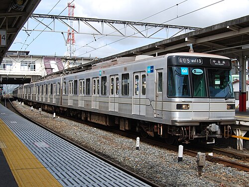 2008年10月のセット13、5ドアの端車付き