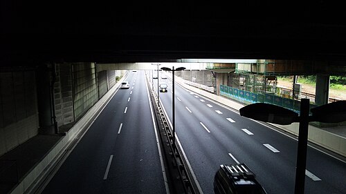 子安付近の高速道路