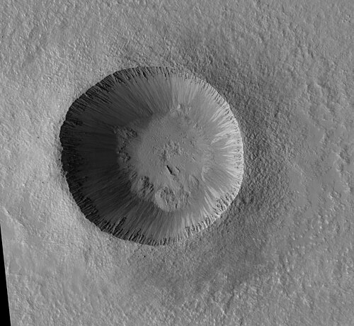 HiRISE が撮影した Zumba Crater。Zumba Crater は非常に新しいクレーターです。