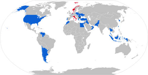 F-16 運用国を示す世界地図。現在の運用国は、米国、ベネズエラ、チリ、ポルトガル、モロッコ、オランダ、ベルギー、ポーランド、ルーマニア、ウクライナ、ギリシャ、トルコ、イラク、イスラエル、ヨルダン、エジプト、バーレーン、UAE、オマーン、パキスタン、タイ、インドネシア、韓国、台湾です。以前の運用国はノルウェーとイタリアです。今後の運用国はアルゼンチン、スロバキア、ブルガリアです。