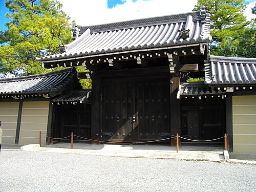 皇后門、上西門、皇后が使用した門。