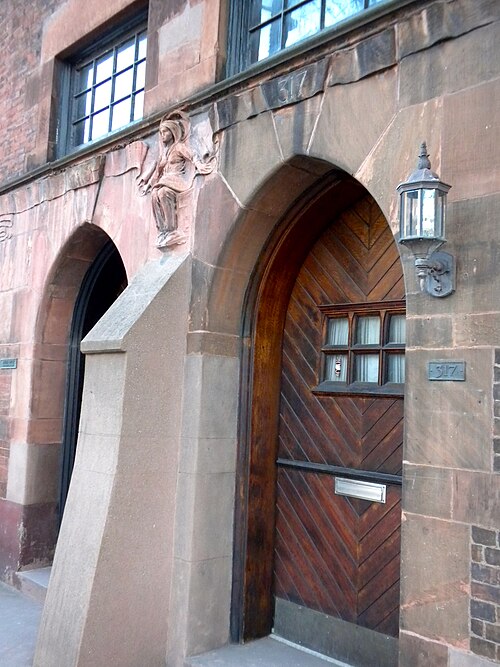 フィラデルフィア、22nd & Delancey Sts. にある Neill & Mauran Houses の玄関 (1891 年)。