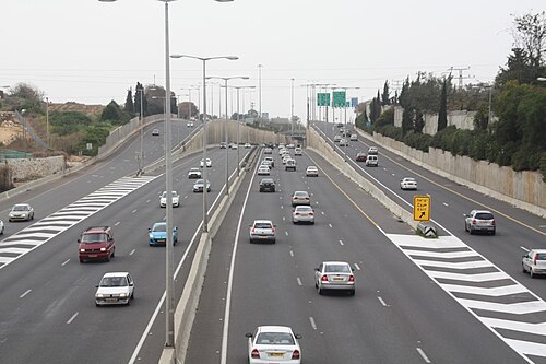 ラマト・ハシャロン近くの高速道路5号線。