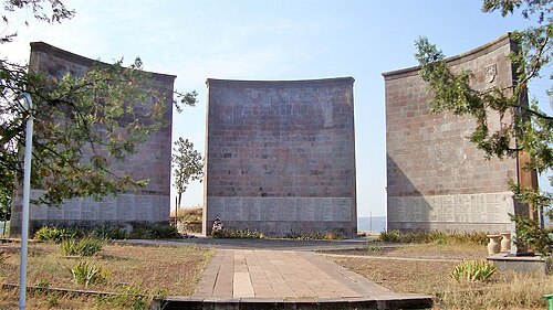 第二次世界大戦記念碑がナゴルノ・カラバフ紛争記念碑に