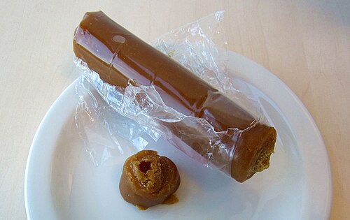 ドリアン風味のドドル（インドネシアの伝統的な甘いお菓子）で作ったケーキ