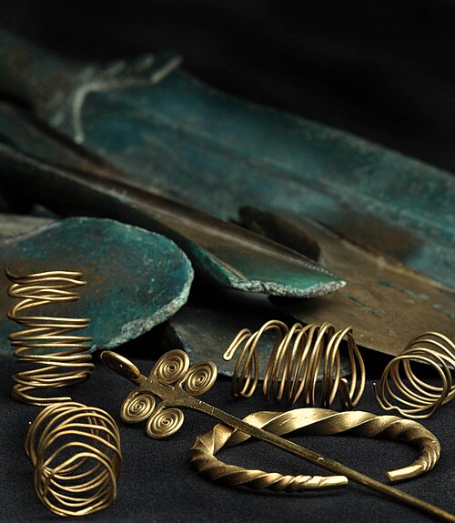 青銅と金の工芸品、ドイツ、紀元前1600年頃