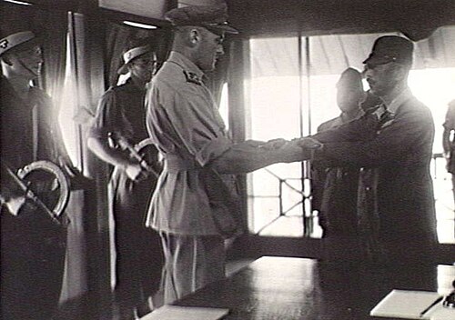1945年9月17日、イギリス領北ボルネオのケニンガウで行われた、日本軍からオーストラリア軍への降伏式典。