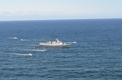 2013 年 10 月 5 日、シドニー港の KRI イスカンダル ムダ。