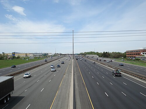 ハイウェイ401号線の集散道路と幹線道路の配置