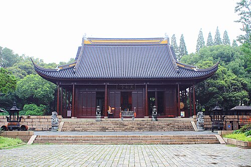 天妃宮は、1883 年に建てられた中国の海の女神媽祖を祀る寺院で、松江の芳塔公園にあります。
