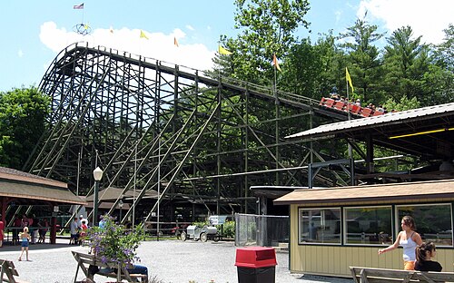 フェニックスは、1947 年に米国ペンシルベニア州エリスバーグのノーベルズ アミューズメント リゾートに建造されました。