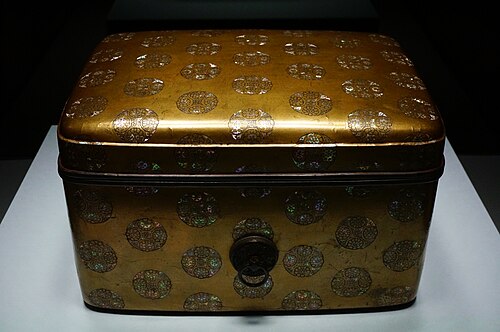 螺鈿蒔絵浮線菱文箱 鎌倉時代 13世紀 国宝