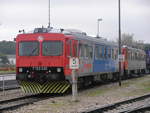 新しいHŽカラーの連結車両2両