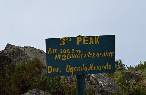 サビニョ山の第三峰、ウガンダ、ルワンダ、コンゴ民主共和国の三角点