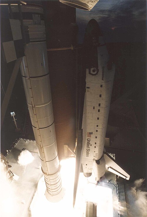 スペースシャトル エンデバー号がSTS-68で打ち上げられる。