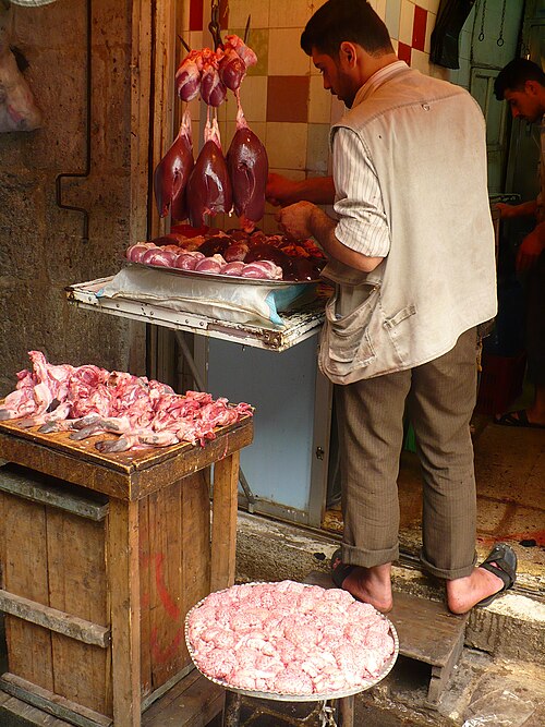 シリアのアレッポで働く肉屋