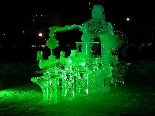 コンフェデレーションパークの氷の彫刻は毎晩ライトアップされます。
