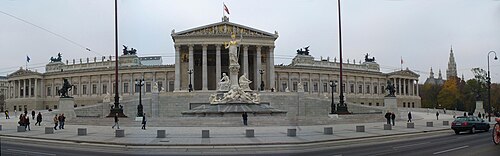 ウィーンの帝国議会議事堂（現在のオーストリア国会議事堂）