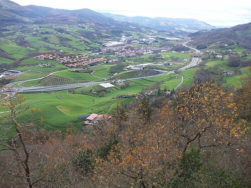 エルナニから見たウルニエタ