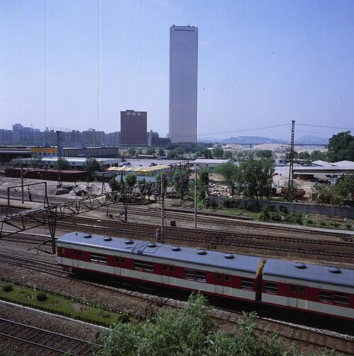 1984年6月に撮影された、最上階まで完成した63号棟の写真。