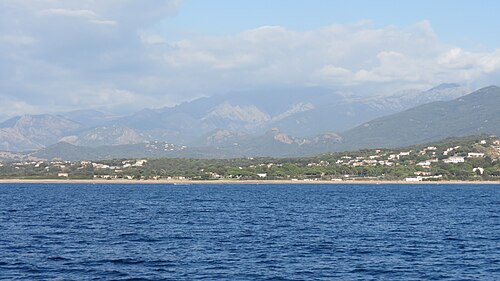 グロッセート＝プルニャの町にある海辺のリゾート地、ポルティシオ。海の景色が楽しめます。
