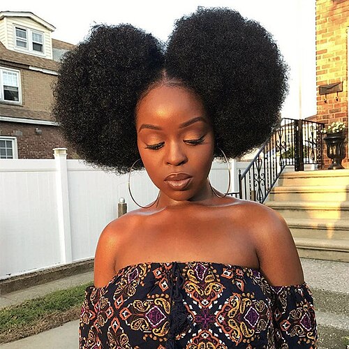アフロヘアの女性
