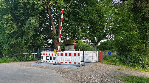 パドボルグのロンスダム国境検問所にはフェンス、牛用柵、コロナ危機対策ブロックが設置されている