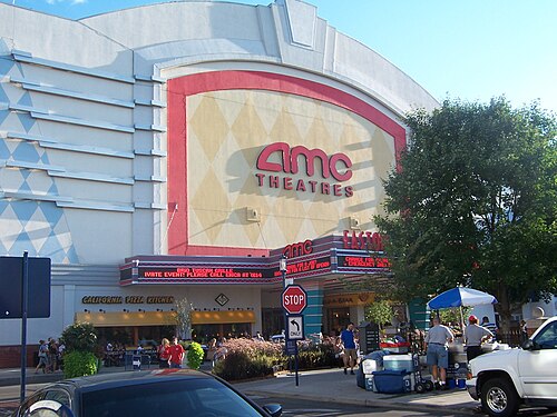 2008 年、オハイオ州コロンバスのイーストン タウン センターにある AMC 30。2012 年に AMC Dine-In Easton Town Center 30 に改装されました。