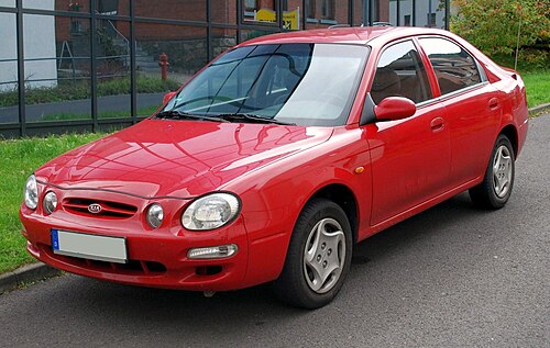 フェイスリフト前の Kia Shuma (ドイツ)