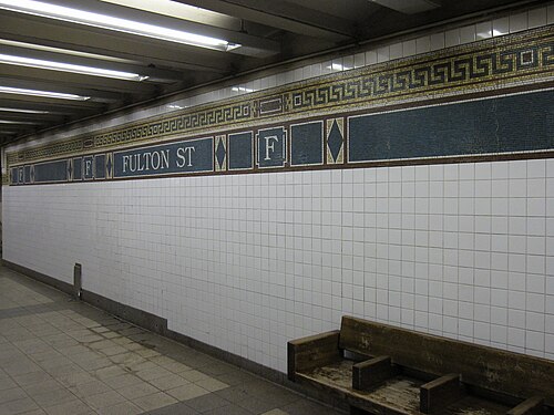 ナッソー・ストリート線のフルトン・ストリート駅沿いの壁