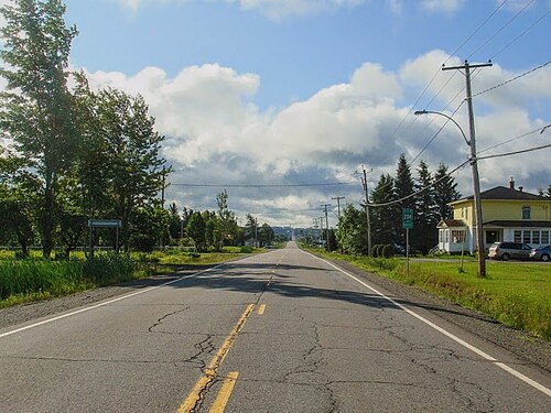 トゥールヴィルを出発する国道204号線。
