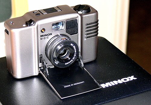 ミノックスMDCミノクサー35mm/2.8レンズは、広角テッサータイプのレンズです。