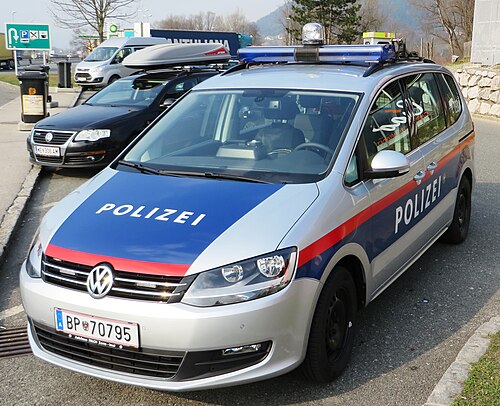 オーストリアの警察車両としてマーク2シャラン