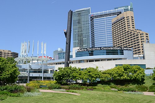 南館外の草原