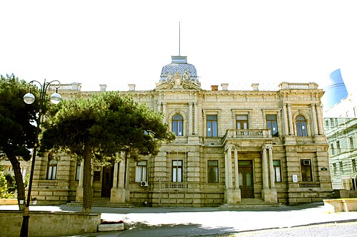 ニコラウス・フォン・デア・ノンネが設計したアゼルバイジャン国立美術館の最初の建物。