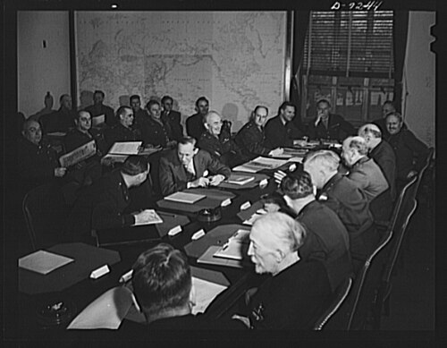 1943 年 2 月の統合軍需品割当委員会の会議。
