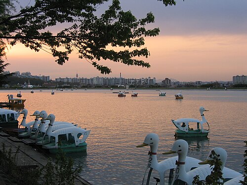 2005年4月24日、寿城湖の夕日。