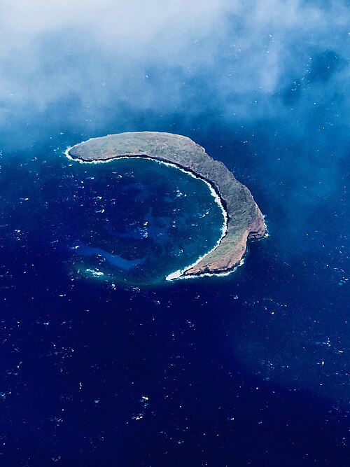 モロキニ島の西側の航空写真