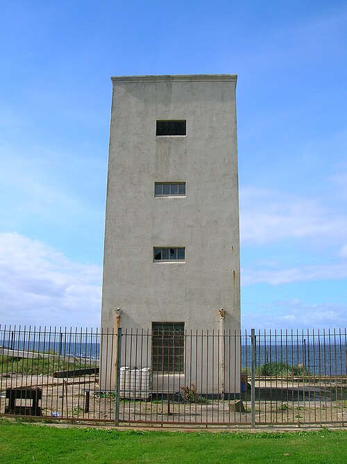 陸側を向いた側。