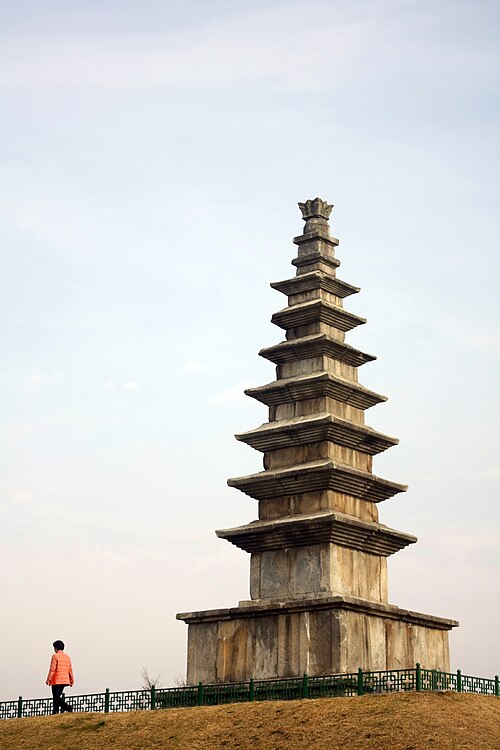 忠州市塔平里の七重石塔 796年に建立
