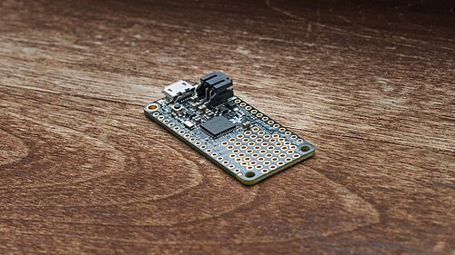 Adafruit Feather M0 ベーシックプロト開発ボード