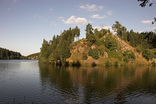 かつて、この中央の岩山の上にトラゲブルク城が建っていた。