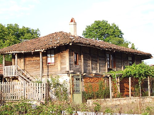 ブラシュリャンの典型的なストランジャの木造住宅