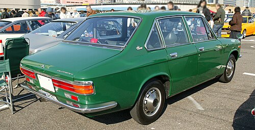 フロリアン 1800 デラックス（最初のフェイスリフト バージョン）の背面図