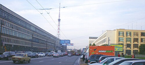 カンテミロフスカヤ通り（前景）からカンテミロフスカヤ橋とサンクトペテルブルクテレビ塔（背景）へ